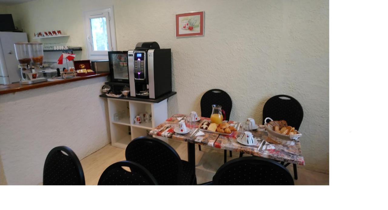 Hotel Au Charme Du Levat Saint Paul de Loubressac Ngoại thất bức ảnh